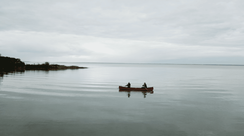 CWSP participants canoe on lake winnipeg in FRCN August 2021
