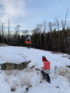 Kids hiking the Whiteshell River trail in winter 2021 (credit Mira Oberman)
