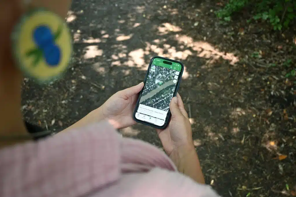 The Geocaching app being used